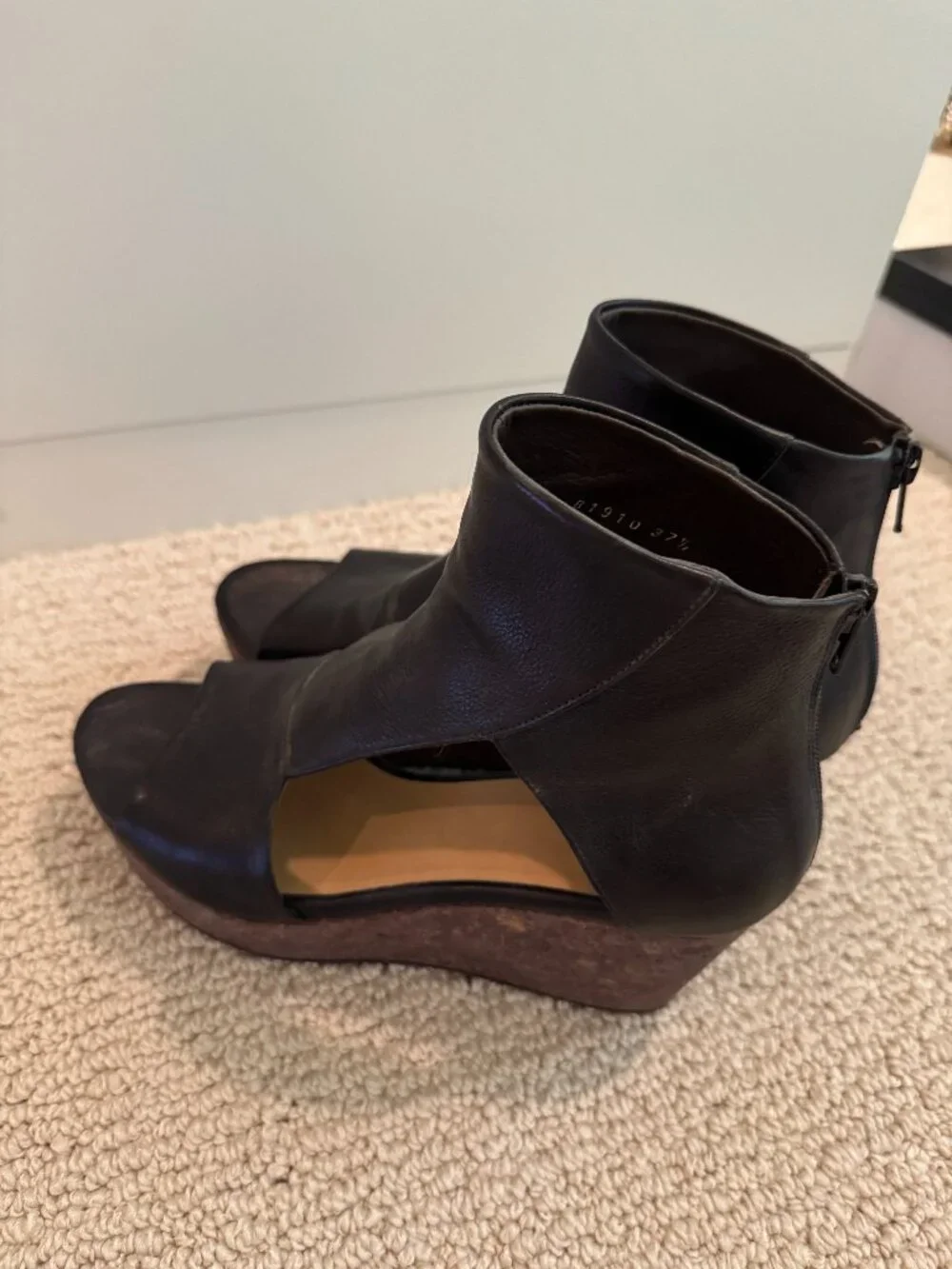 Coclico Black Leather Wedges